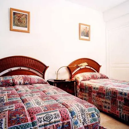 Almenas Vila